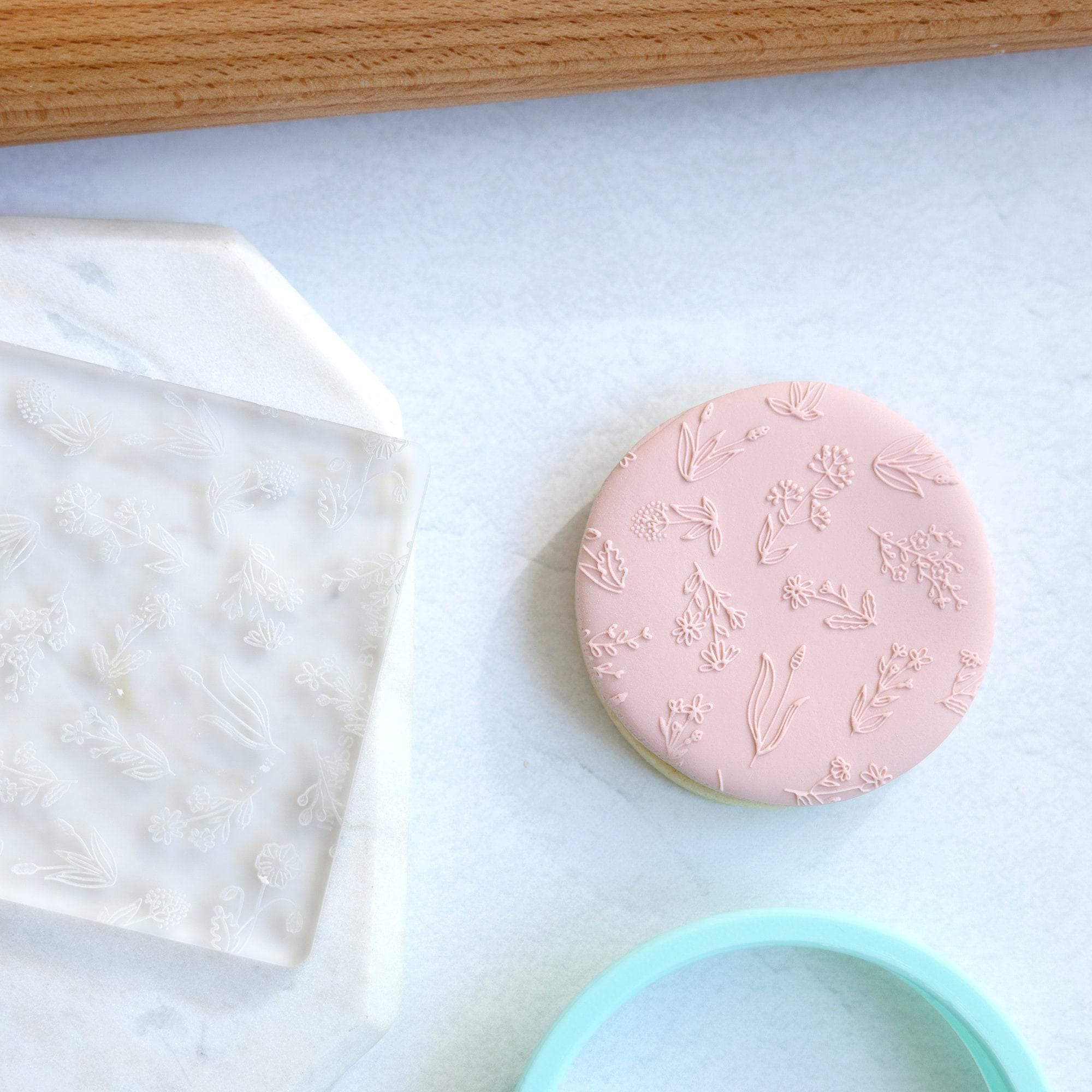 Floral Pattern Acrylic Fondant Embosser With Cutter