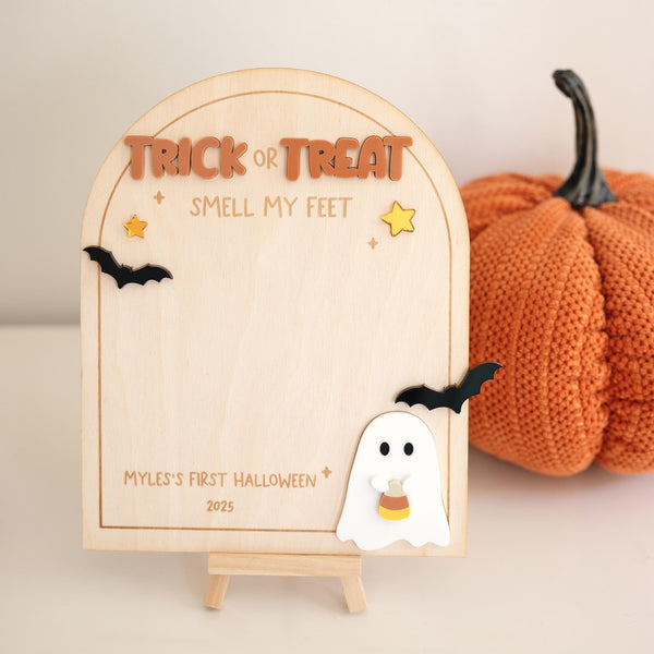 Baby's First Halloween Footprint Sign with Stand | Trick or Treat Smell My Feet Halloween Footprint Keepsake, Halloween Crafts for Kids